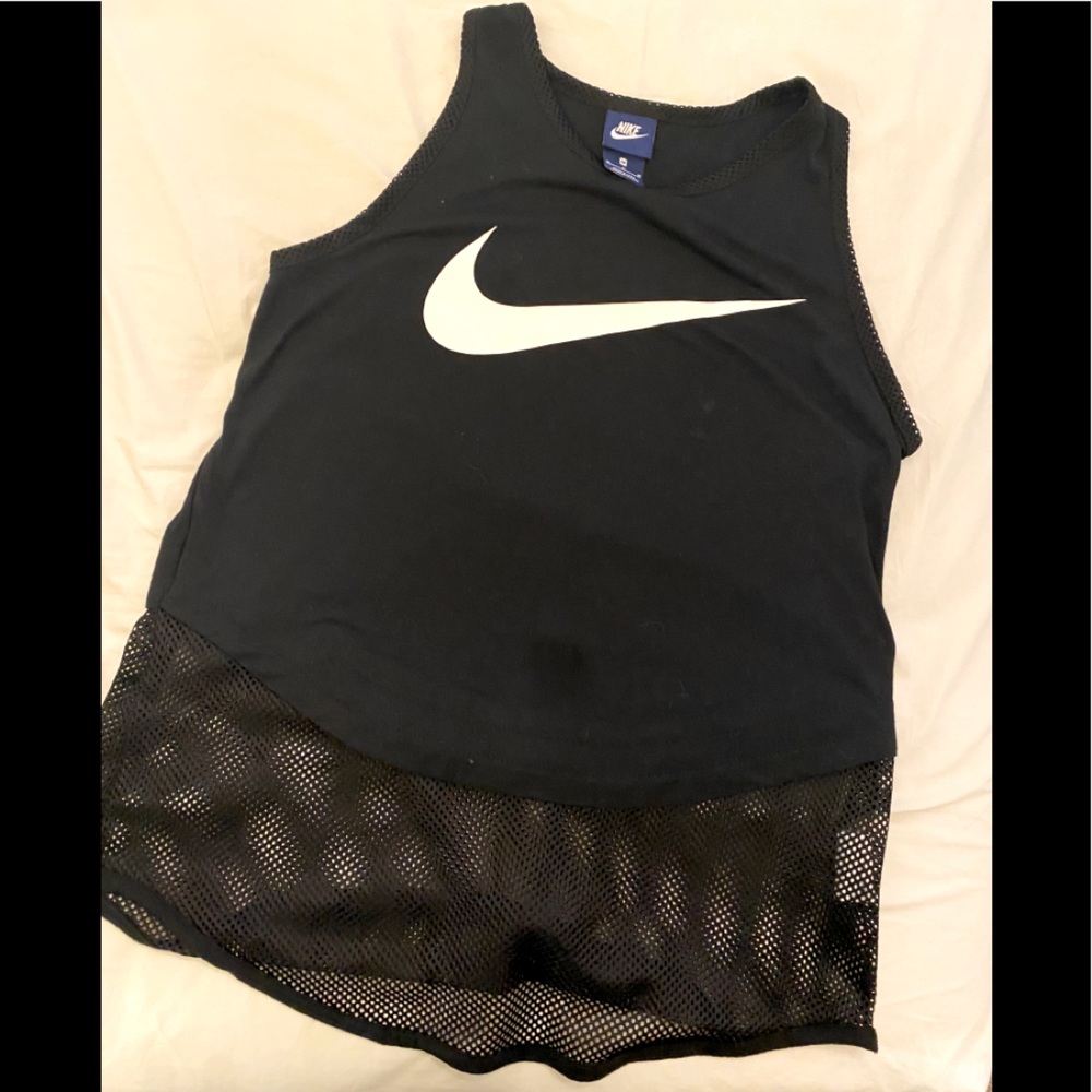 Nike women’s top
